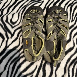 KEEN Women’s ' Black and Olive Sandals